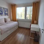 Spacious In The Park דירה