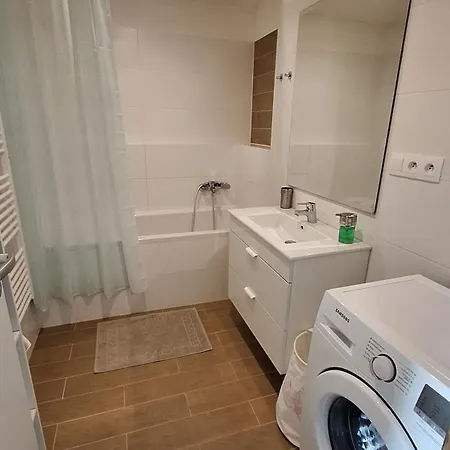 Spacious In The Park Appartement