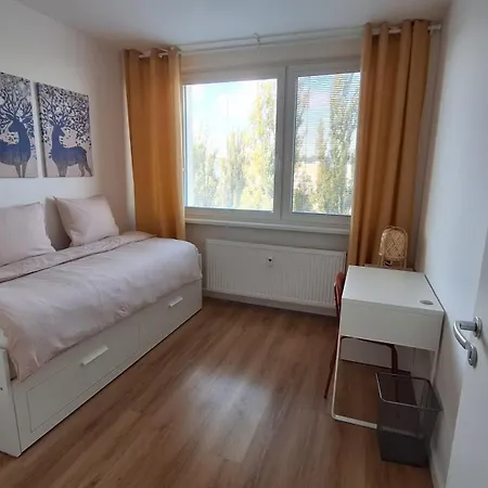 Spacious In The Park דירה