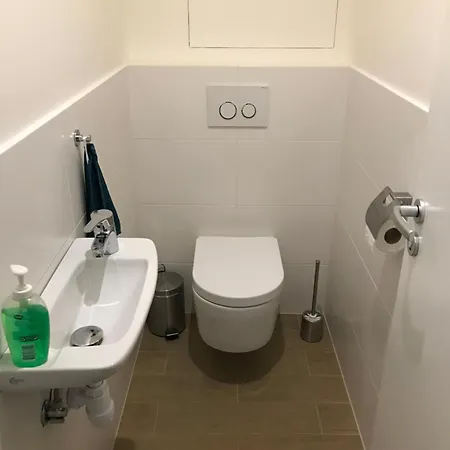 Spacious In The Park Apartment *