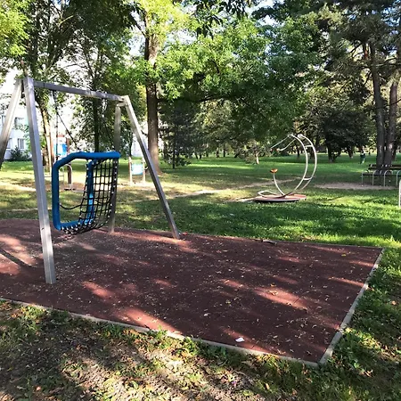 Spacious In The Park Apartment Kosice