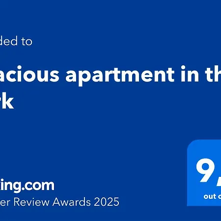 Spacious In The Park Apartment *