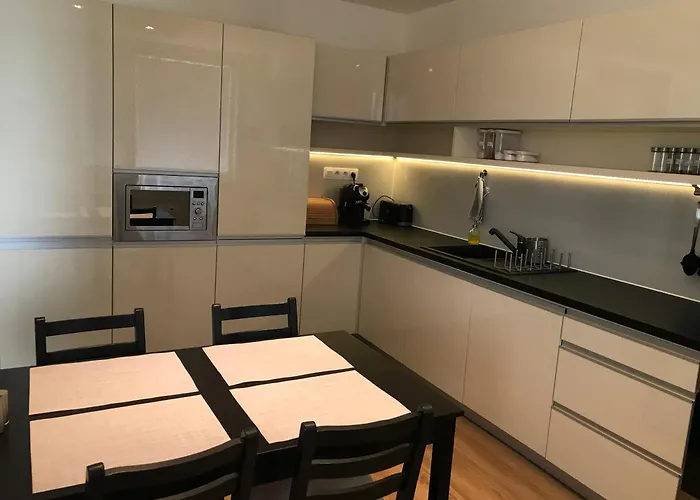 Spacious In The Park كَشّا